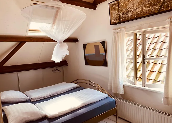 Vakantie Appartement Goedereede Let Op De Badkamer Moet Met Andere Gasten Gedeeld Worden